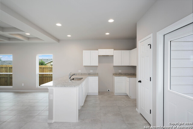Listing photo id 7 for 8607 Valentina