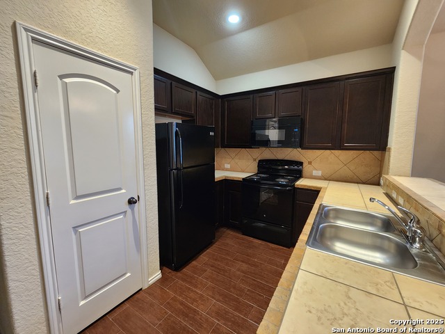 Image 10 of 27 For 538 Creekside Circle