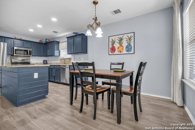 Listing photo id 12 for 7715 Beechnut Oak
