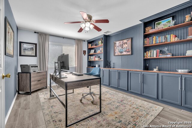 Listing photo id 15 for 7715 Beechnut Oak