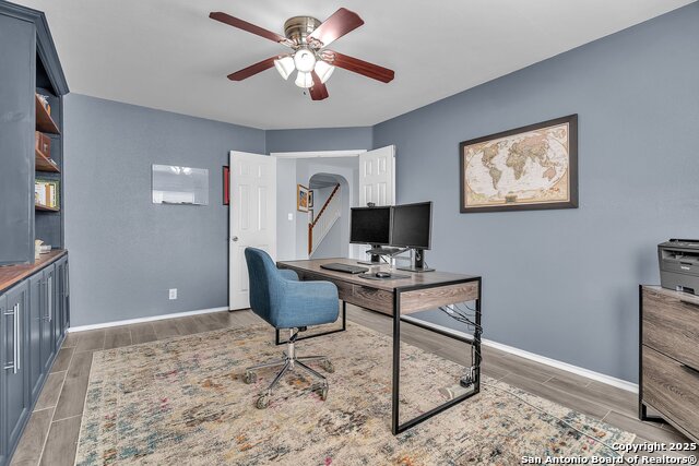 Listing photo id 16 for 7715 Beechnut Oak