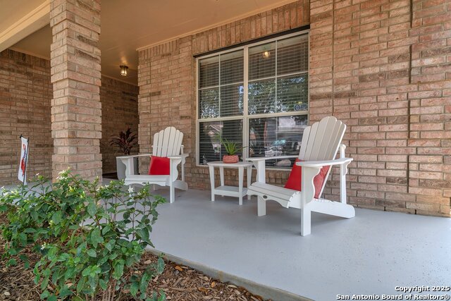 Listing photo id 1 for 7715 Beechnut Oak