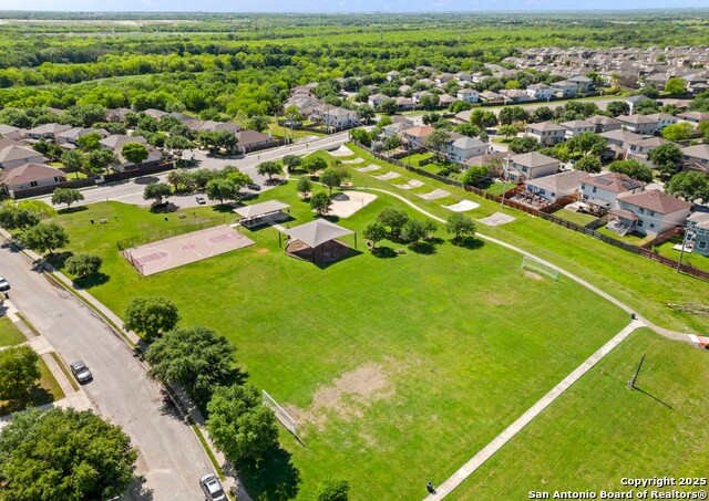 Listing photo id 38 for 7715 Beechnut Oak