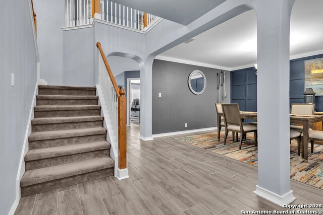 Listing photo id 4 for 7715 Beechnut Oak