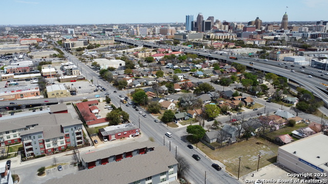 Listing photo id 0 for 1018 Frio Lot 20 S