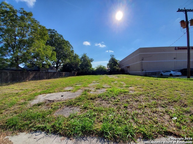 Listing photo id 4 for 1018 Frio Lot 20 S