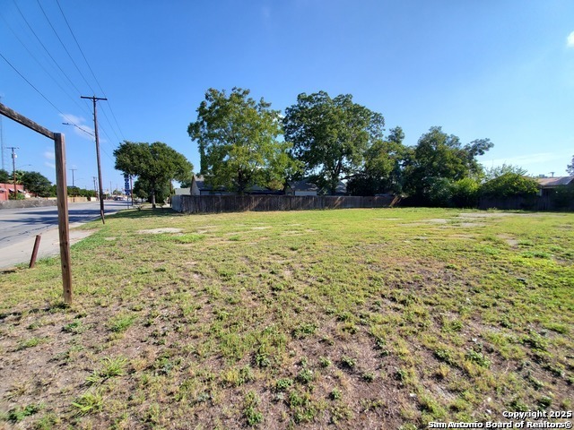 Listing photo id 5 for 1018 Frio Lot 20 S
