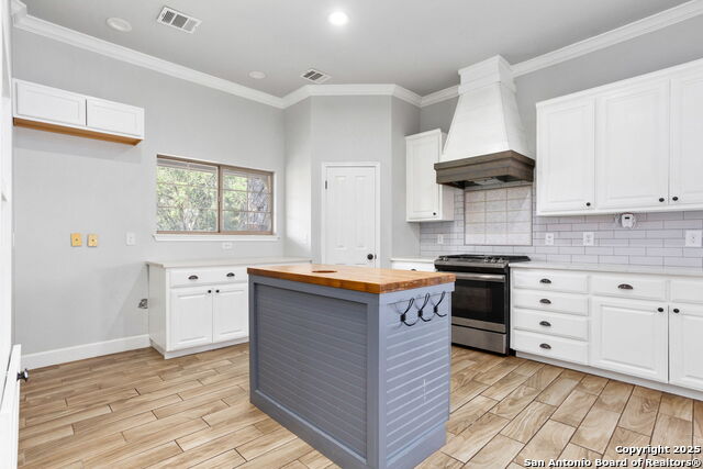 Image 11 of 33 For 838 Georg Oaks