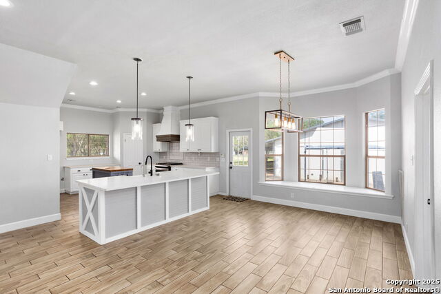 Image 12 of 33 For 838 Georg Oaks