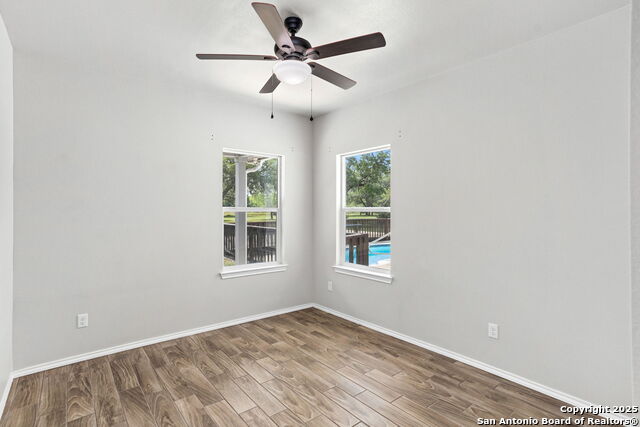 Image 18 of 33 For 838 Georg Oaks