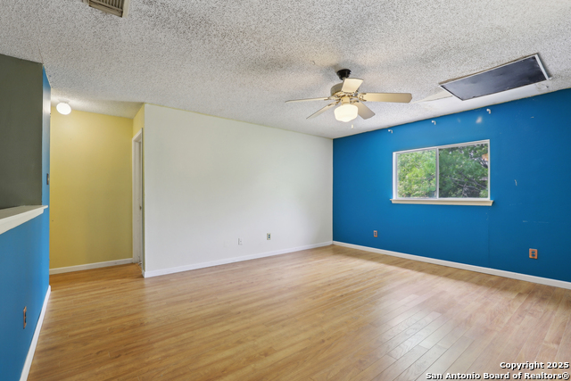 Image 18 of 40 For 15527 Legend Springs