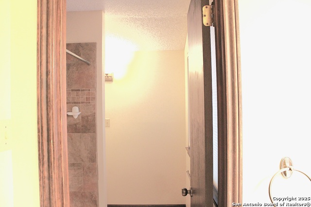 Image 33 of 34 For 9118 Fox Briar