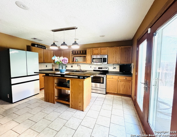 Listing photo id 8 for 9208 Bowen