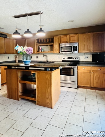 Listing photo id 9 for 9208 Bowen