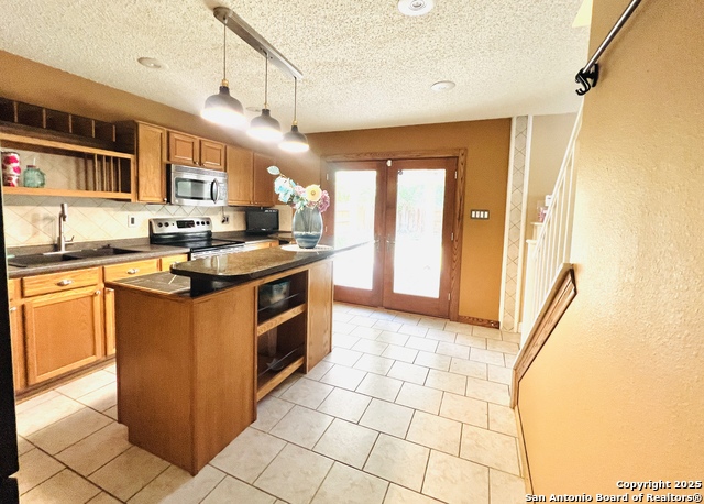 Listing photo id 10 for 9208 Bowen