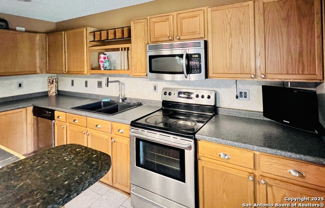 Listing photo id 12 for 9208 Bowen