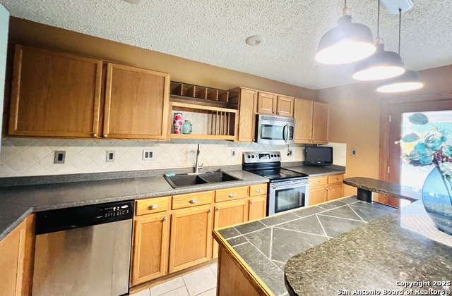 Listing photo id 15 for 9208 Bowen