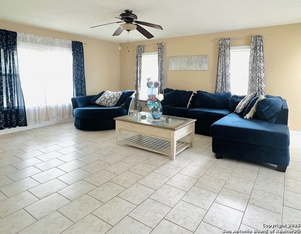 Listing photo id 2 for 9208 Bowen