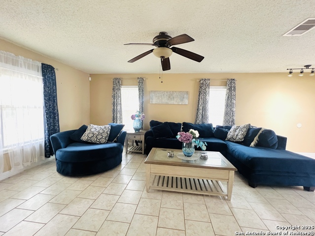 Listing photo id 5 for 9208 Bowen