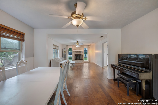 Listing photo id 4 for 109 Briarwood