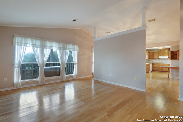 Image 5 of 40 For 1306 Lytle