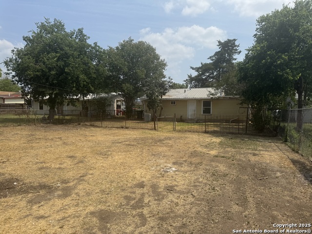 Listing photo id 8 for 3711 Southport