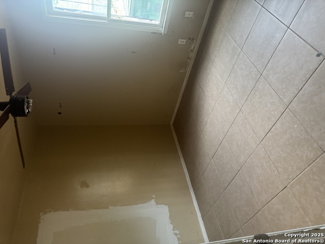 Listing photo id 15 for 3711 Southport