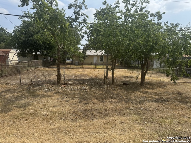 Listing photo id 22 for 3711 Southport