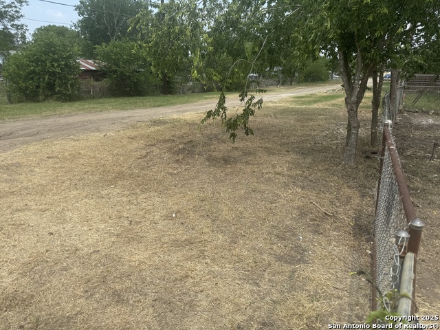 Listing photo id 23 for 3711 Southport