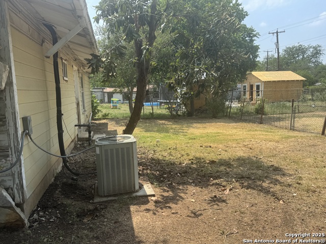 Listing photo id 4 for 3711 Southport