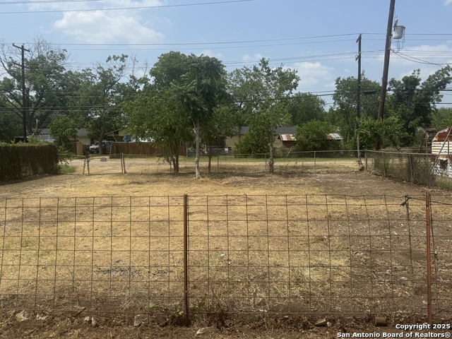 Listing photo id 6 for 3711 Southport