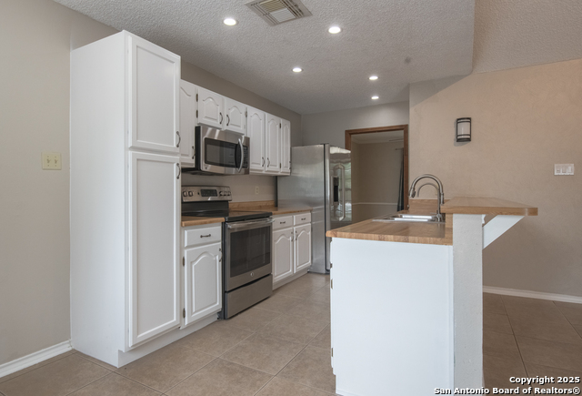 Listing photo id 8 for 7122 Ranch Hill Dr
