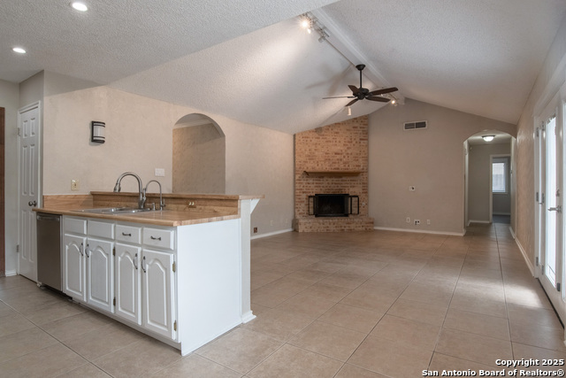 Listing photo id 5 for 7122 Ranch Hill Dr