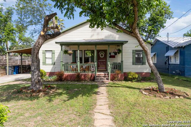 Image 2 of 27 For 859 Pine St  