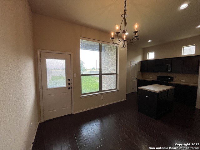 Image 8 of 29 For 522 Creekside Circle