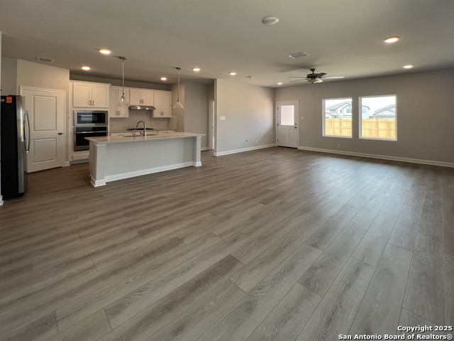 Listing photo id 8 for 14728 Sycamore Crossing