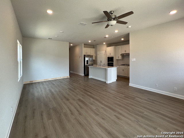 Listing photo id 9 for 14728 Sycamore Crossing