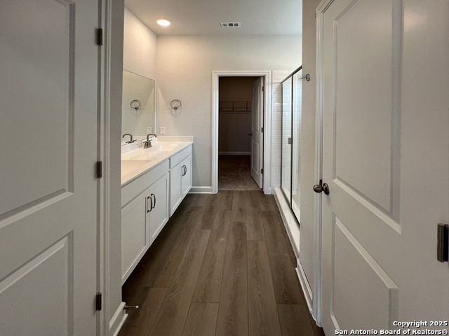 Listing photo id 12 for 14728 Sycamore Crossing