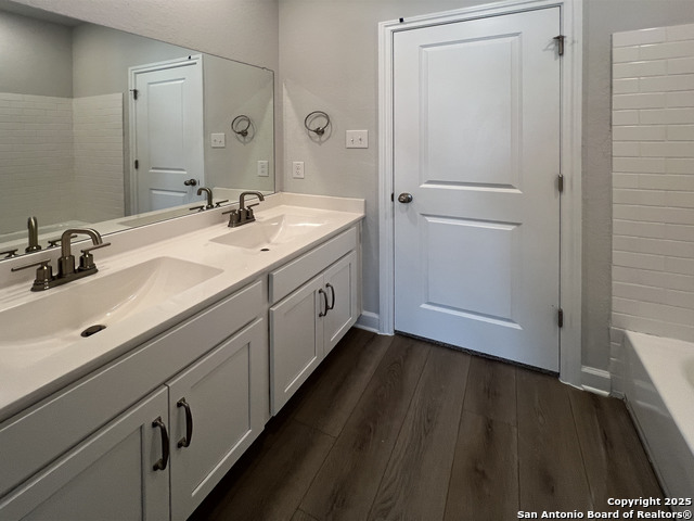 Listing photo id 20 for 14728 Sycamore Crossing