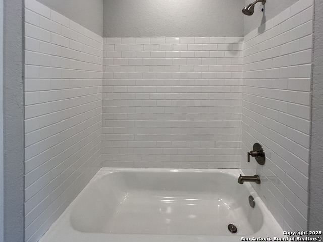 Listing photo id 22 for 14728 Sycamore Crossing