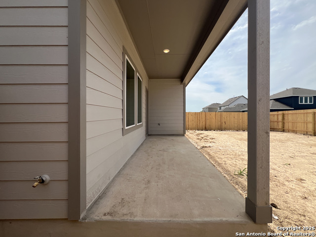 Listing photo id 24 for 14728 Sycamore Crossing