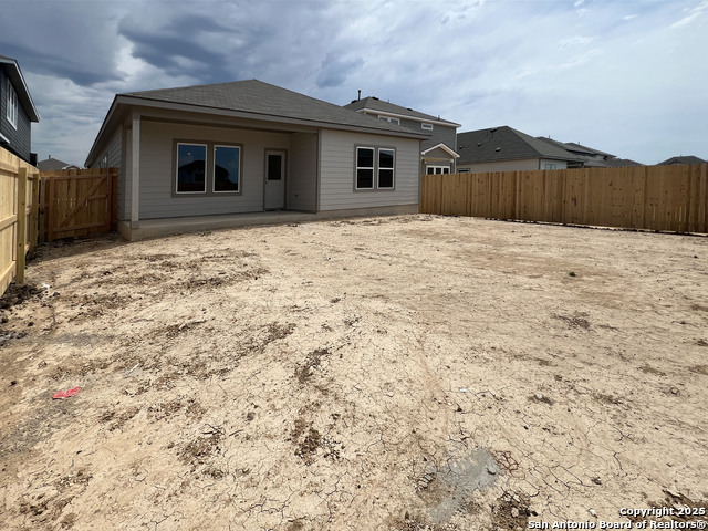 Listing photo id 25 for 14728 Sycamore Crossing