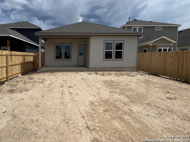 Listing photo id 26 for 14728 Sycamore Crossing