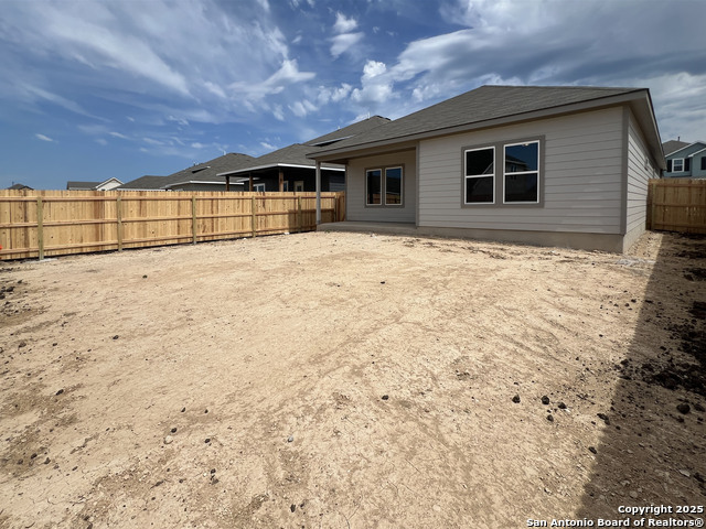 Listing photo id 27 for 14728 Sycamore Crossing