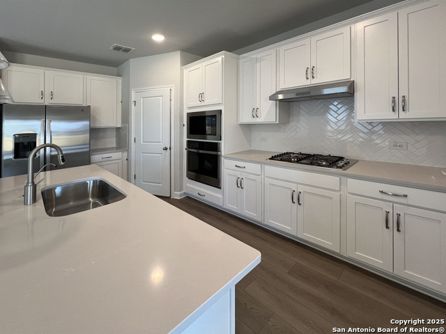 Listing photo id 3 for 14728 Sycamore Crossing