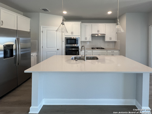 Listing photo id 4 for 14728 Sycamore Crossing