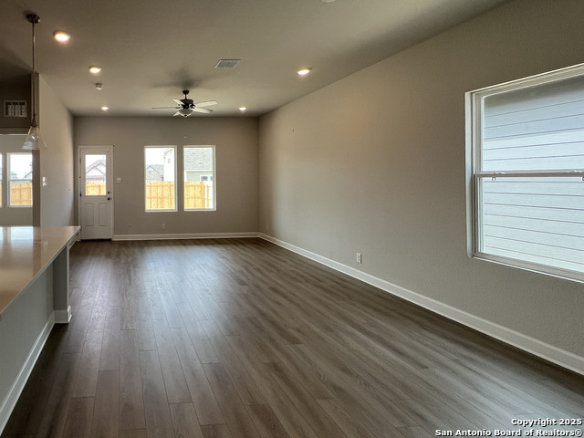 Listing photo id 6 for 14728 Sycamore Crossing