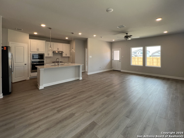 Listing photo id 7 for 14728 Sycamore Crossing