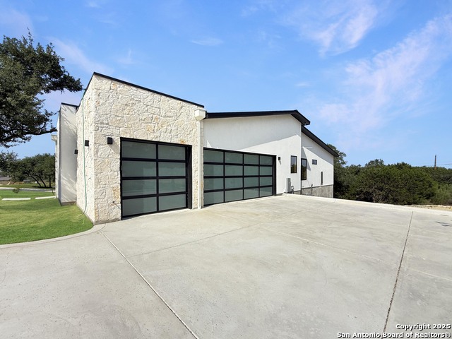 Listing photo id 25 for 23014 Crafty Ridge