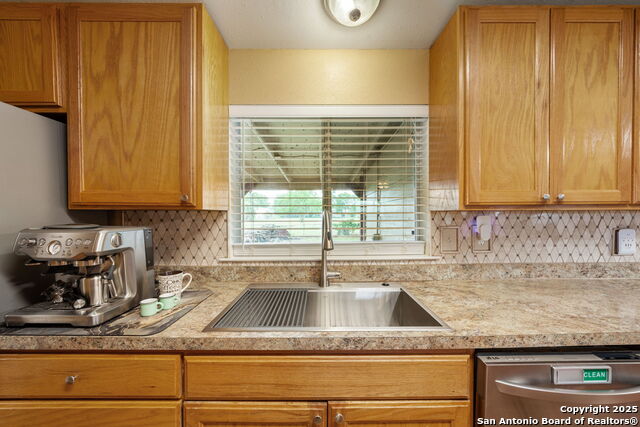 Listing photo id 9 for 11301 Ford